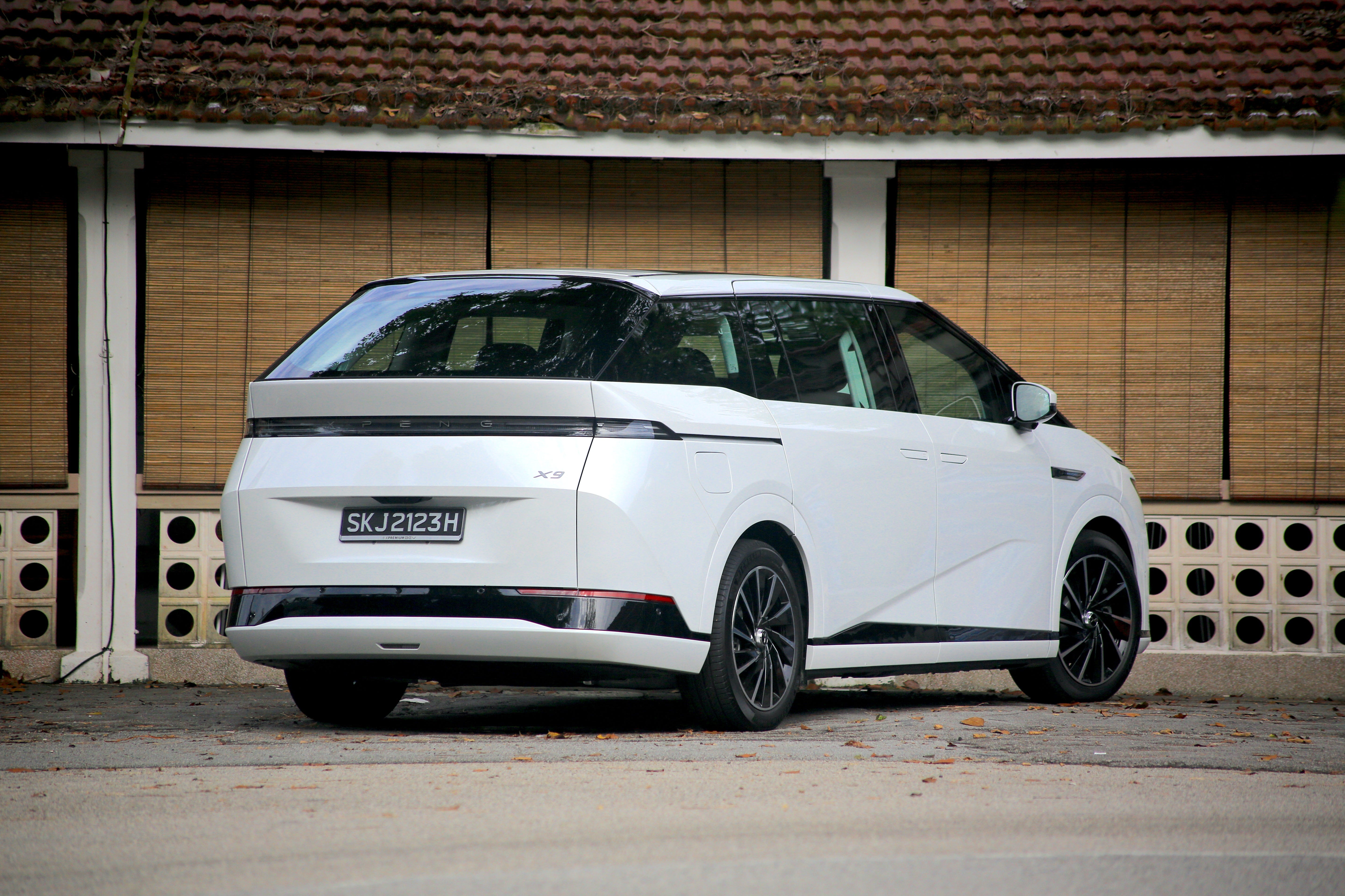 XPeng X9, a luxury minivan, is parked.