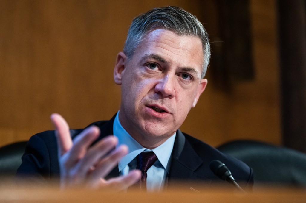 Sen. Jim Banks questioning Jerome Powell at a Senate hearing.