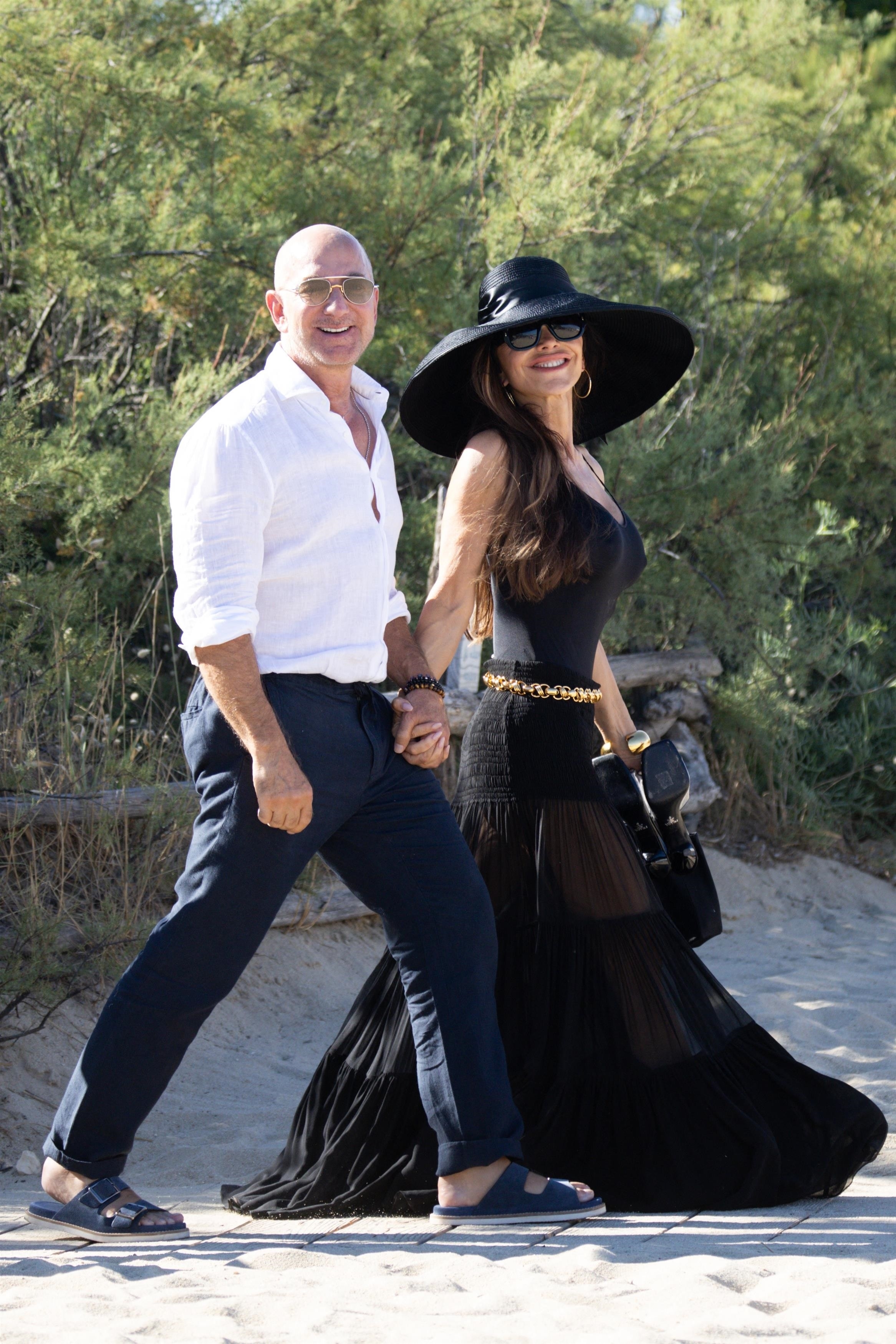 Jeff Bezos and Lauren Sanchez continue their honeymoon with a luxe stop at Club 55 in Saint-Tropez. 