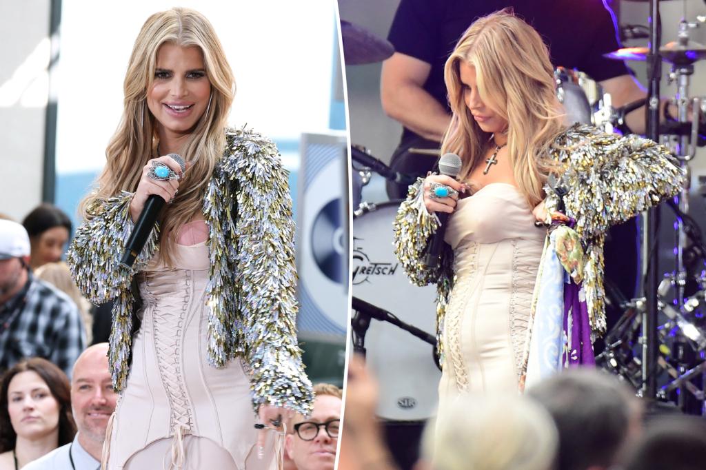 Jessica Simpson suffers wardrobe malfunction during performance on ‘Today’