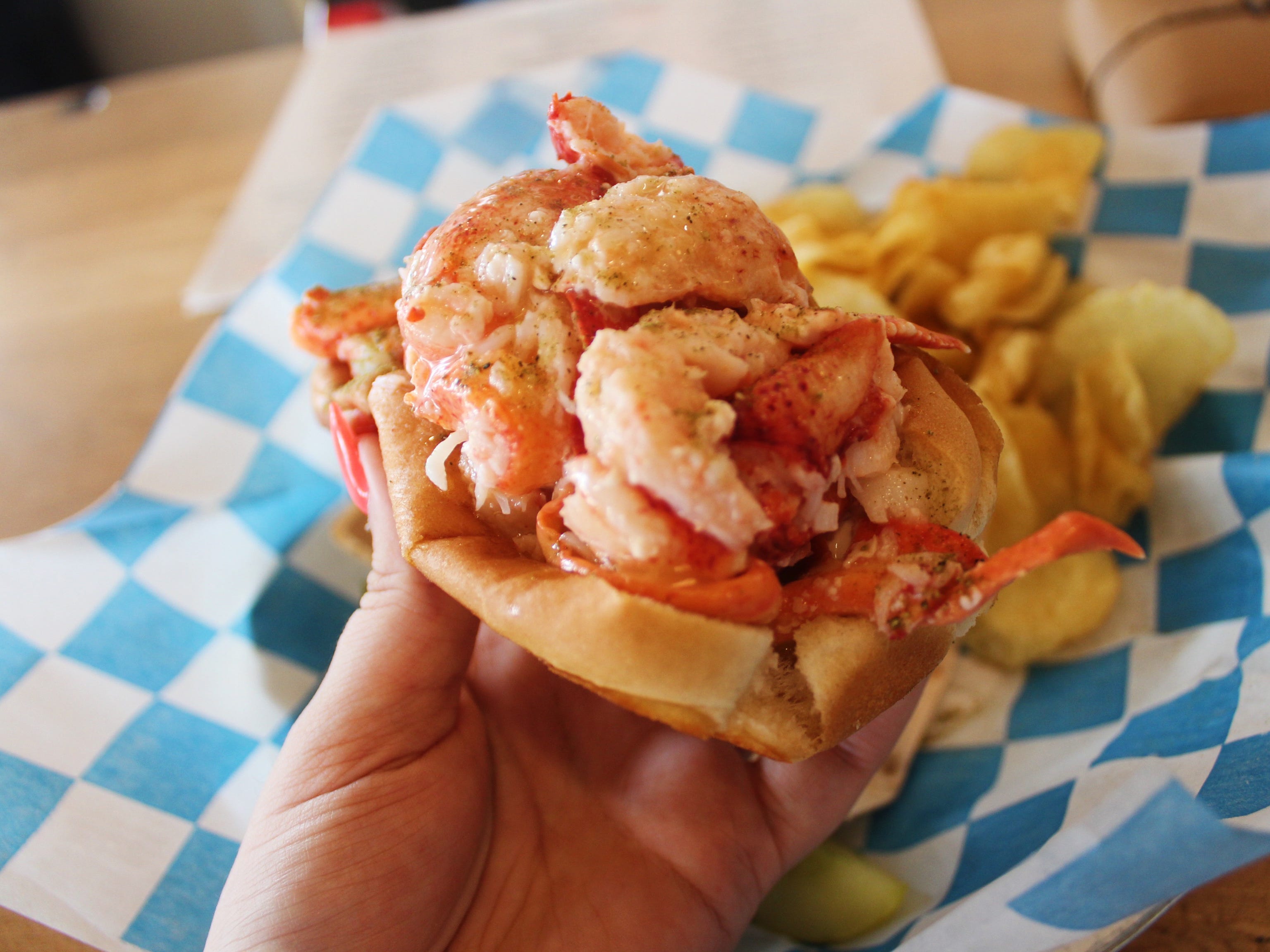 Luke's Lobster roll