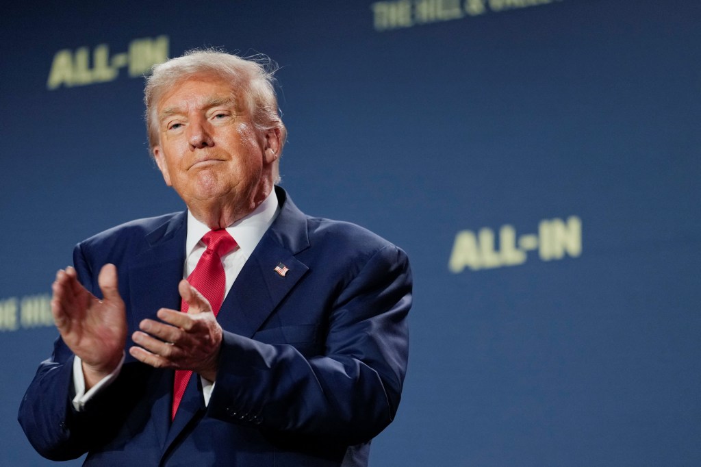 President Trump applauding at an AI summit.