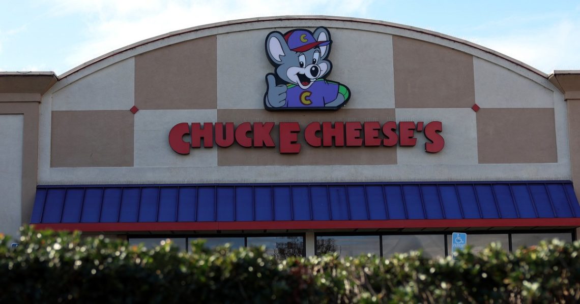 ‘Chuck E. Cheese’ handcuffed and arrested in Florida on charges of using a stolen credit card