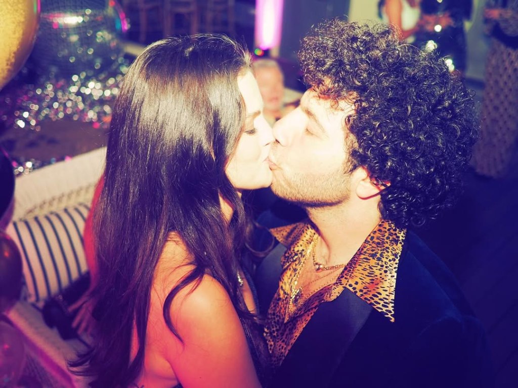 Selena Gomez and Benny Blanco kissing
