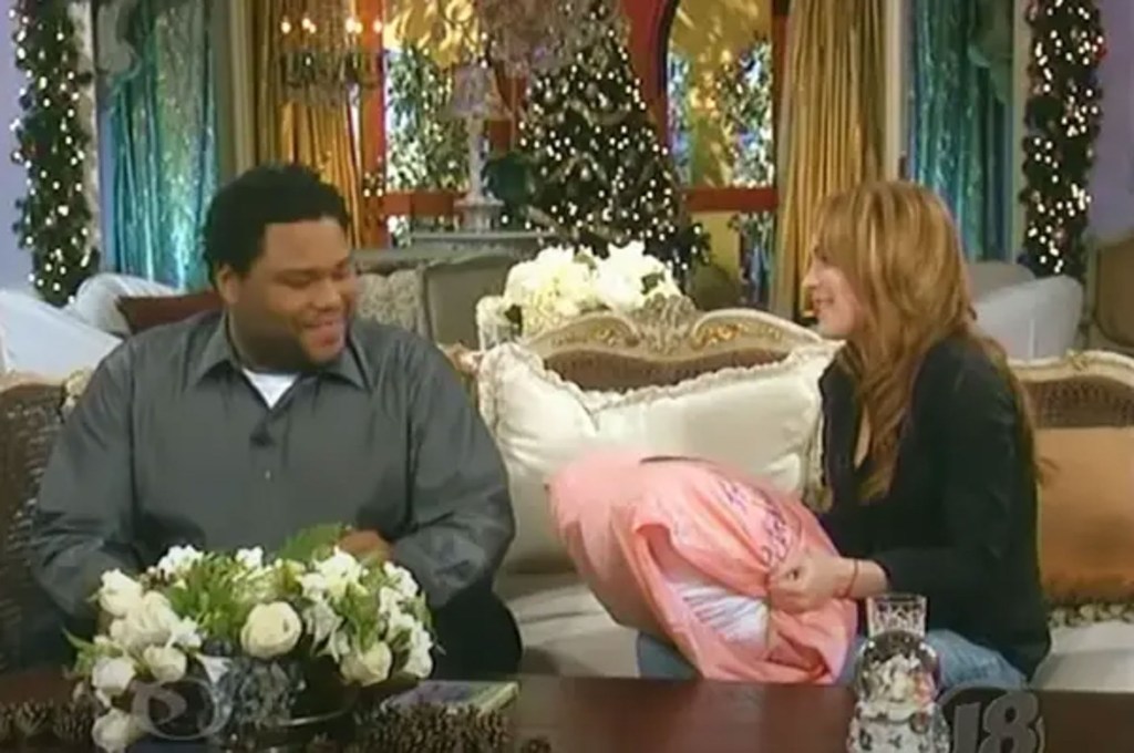 Anthony Anderson interviewing Lindsay Lohan in 2003.