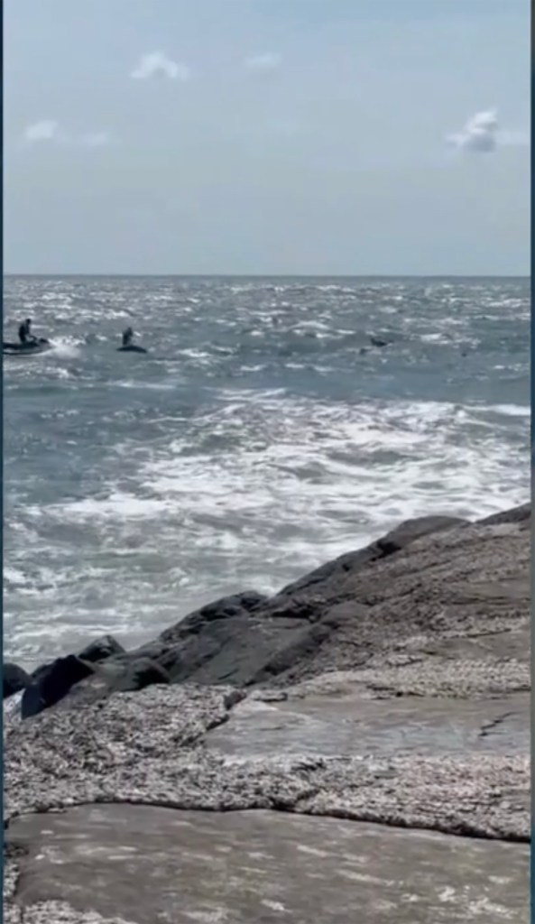 Sailboat crashes into New Jersey jetty during rough waters
