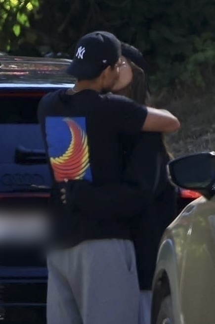 Jessica Alba and Danny Ramirez, passionately kissed outside of the latter's Los Angeles home on Friday.