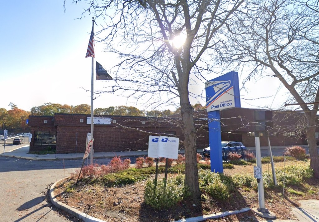 The US Postal Service opened new facility in Huntington Station in Suffolk County.