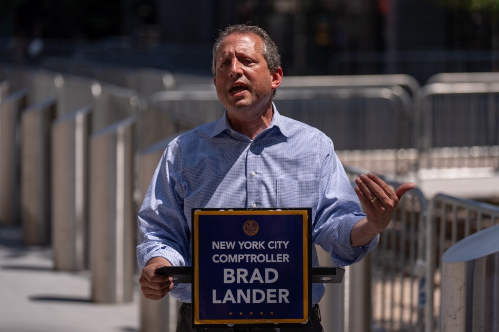 The leading candidate for Big Apple comptroller says he will reinvest millions of dollars of city pension funds into Israeli bonds — after current Comptroller Brad Lander divested from them.