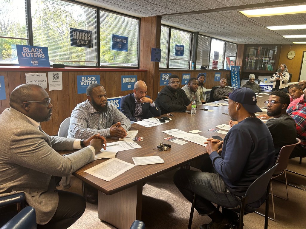 Meeting of Flint City Council members.