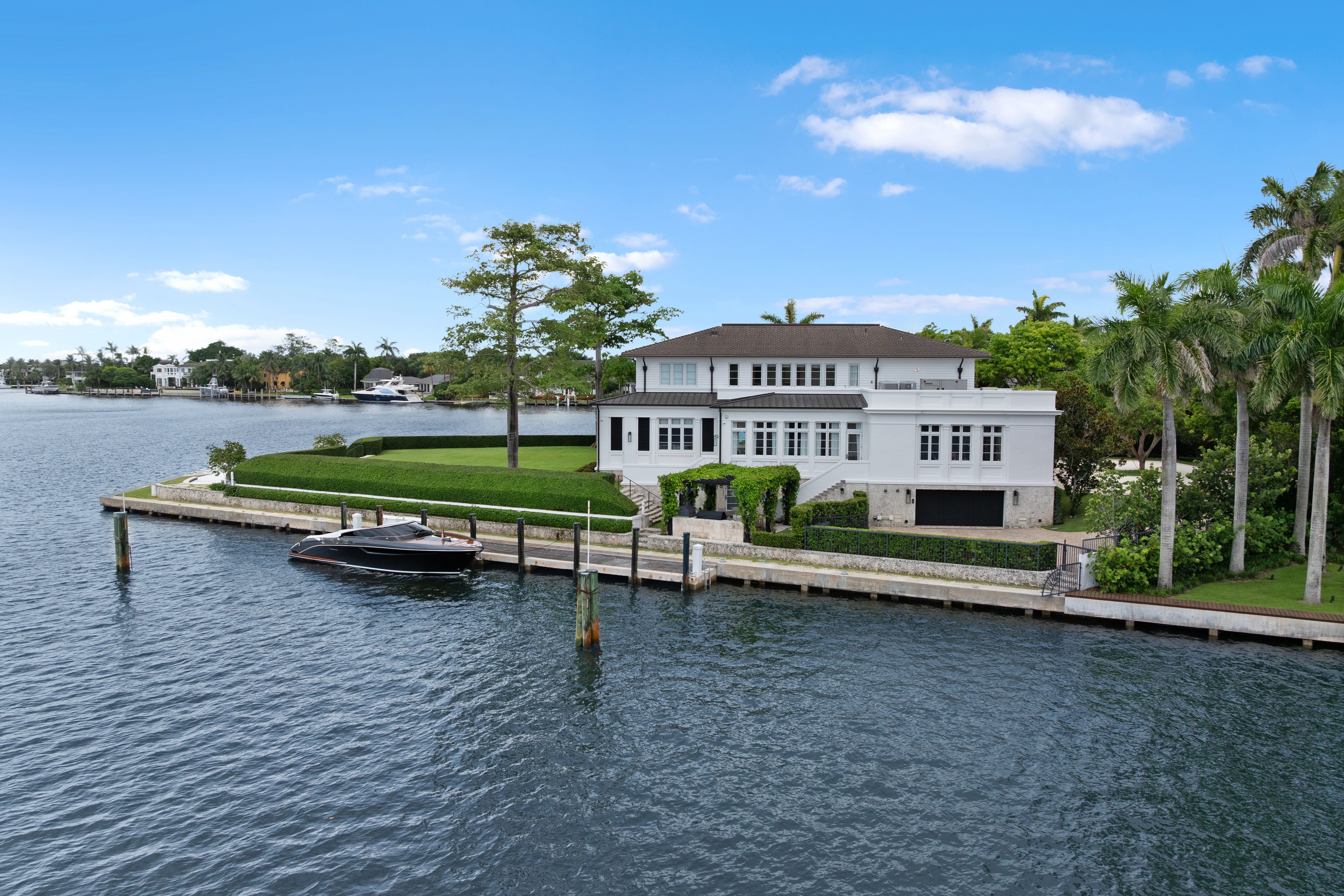 waterfront property of 555 Reinante Ave