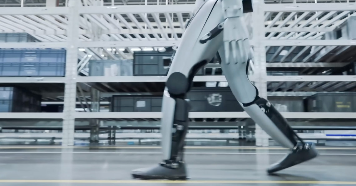 This Robot Can Work Nonstop—and Change Its Own Batteries to Prove It