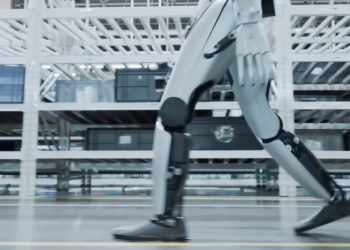 This Robot Can Work Nonstop—and Change Its Own Batteries to Prove It