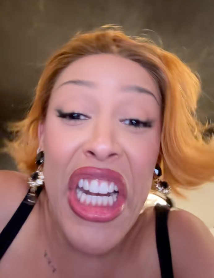 Doja Cat mocking Sydney Sweeney's American Eagle Outfitters jeans ad on TikTok.