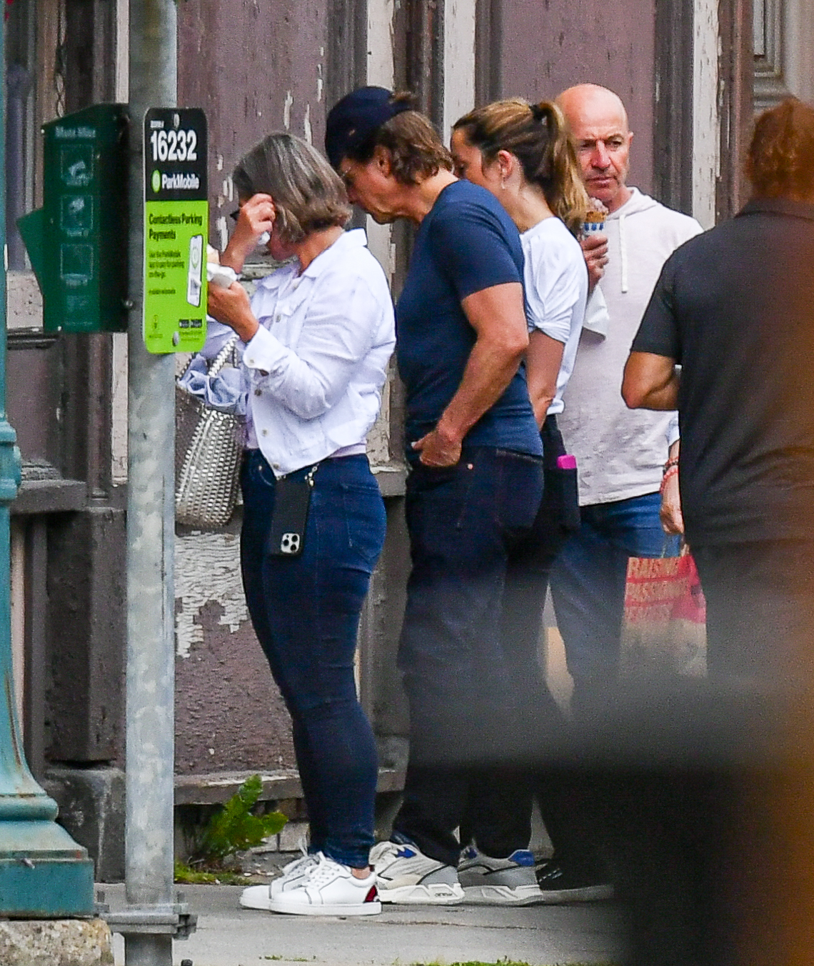 Tom Cruise and Ana de Armas with an entourage in Vermont. 