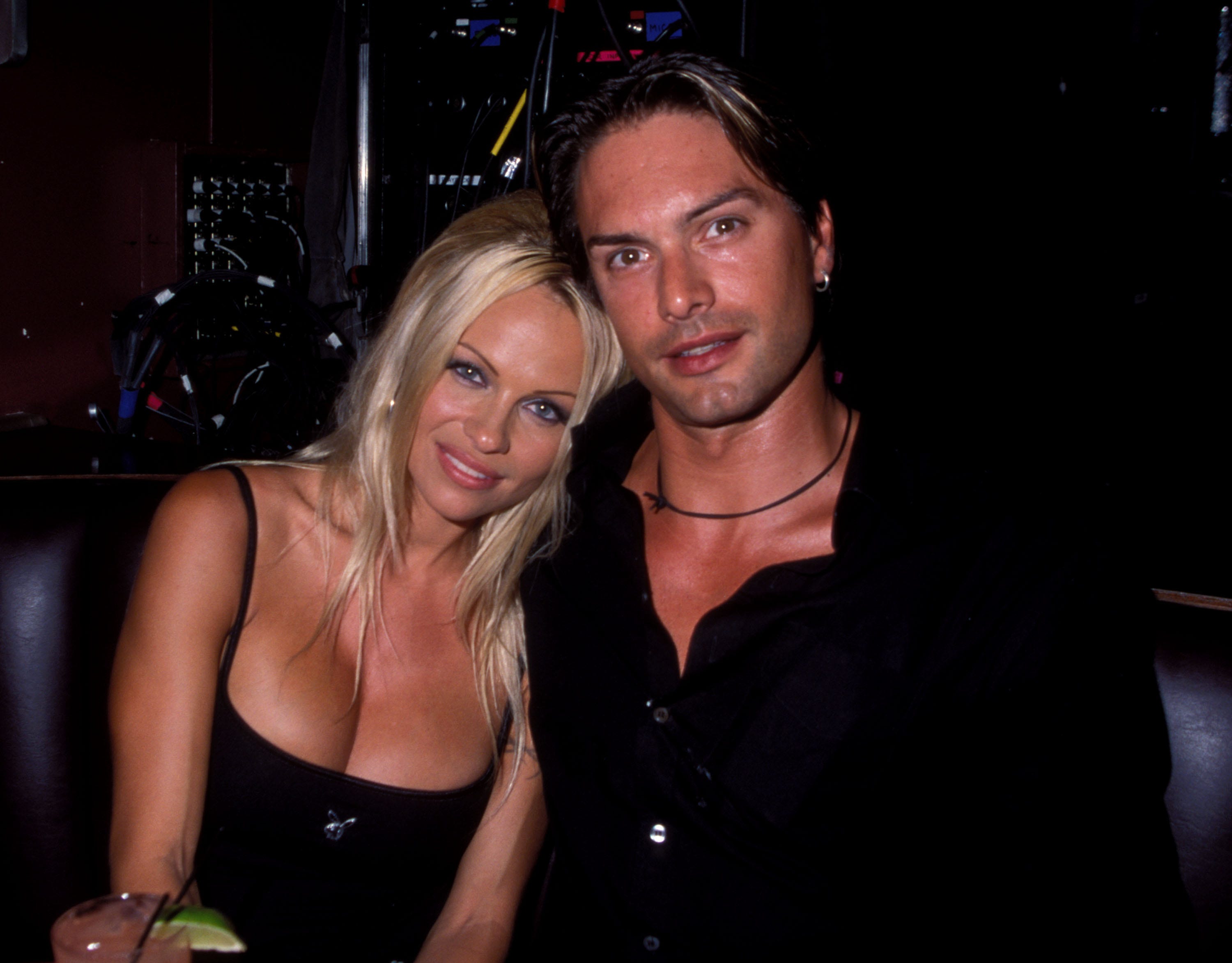 Pamela Anderson's head on Marcus Schenkenberg's shoulder