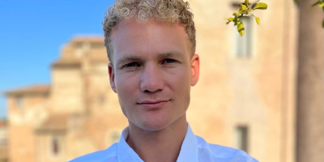A young VC closed a $10 million fund for AI seed startups. Here’s what he’s looking for and the pitch deck he used.