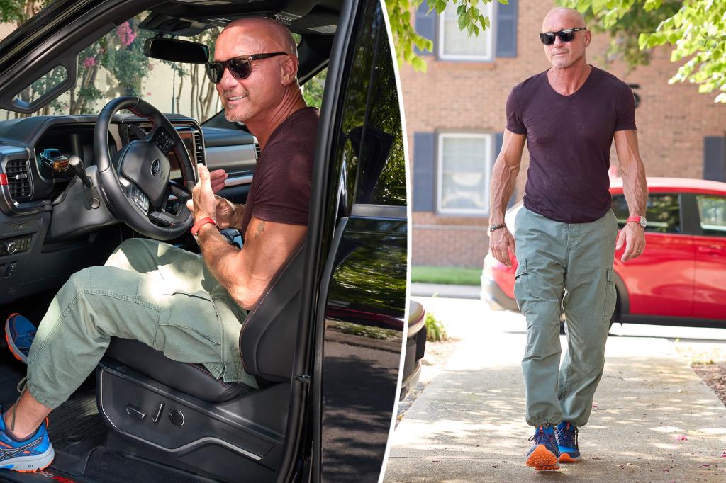 A-list country singer unrecognizable with newly shaved head and ripped physique