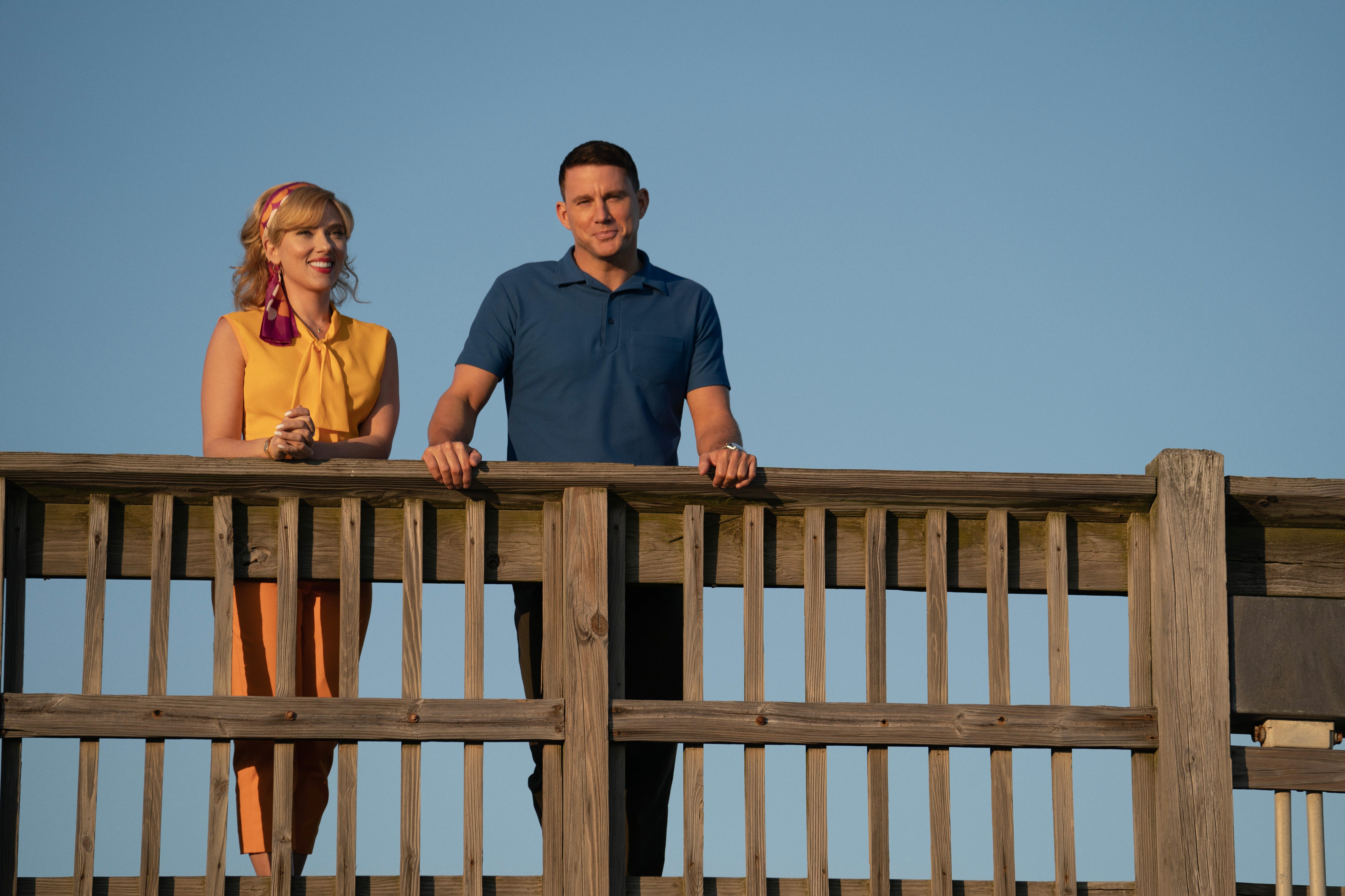 A still of Scarlett Johansson and Channing Tatum standing next to each other on the edge of a bridge
