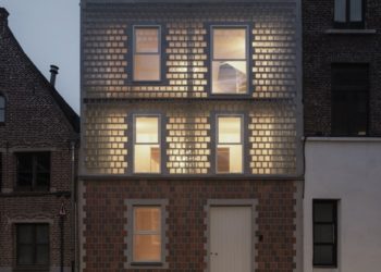 Delmulle Delmulle Architecten’s Glass Brick House Spotlights an “Inverted” Double Façade
