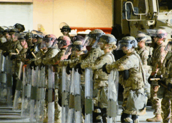 Downtown Los Angeles protesters clash with police, National Guard