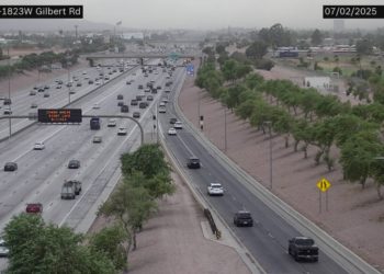 Dusty conditions cover East Valley as drivers encounter monsoon storm activity