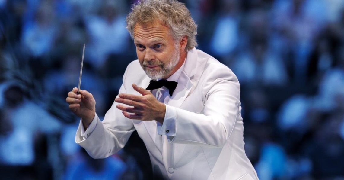 Empty seats, no Dudamel: L.A. Phil opens its Hollywood Bowl season on somber notes