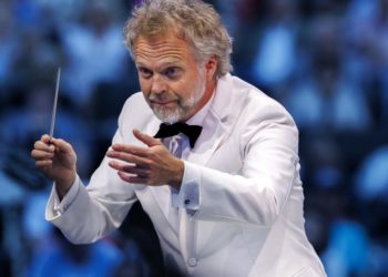 Empty seats, no Dudamel: L.A. Phil opens its Hollywood Bowl season on somber notes