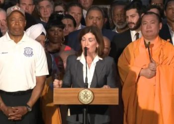 Eric Adams, Kathy Hochul join faith leaders at Bryant Park vigil day after deadly NYC skyscraper shooting