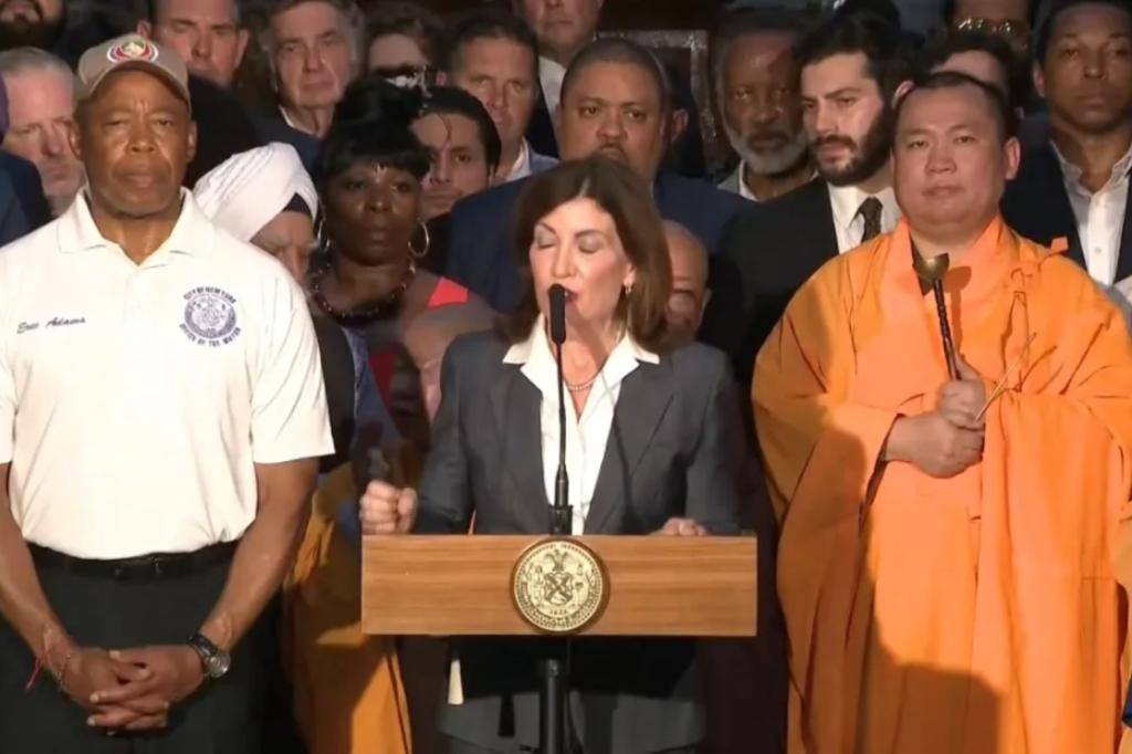 Eric Adams, Kathy Hochul join faith leaders at Bryant Park vigil day after deadly NYC skyscraper shooting