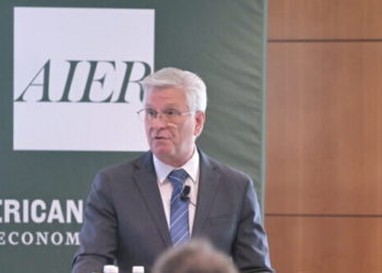 Fed Governor Waller Backs Trump’s Calls for Immediate Rate Cut