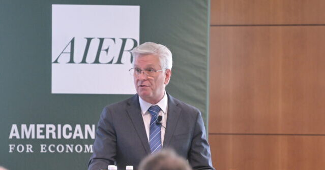 Fed Governor Waller Backs Trump’s Calls for Immediate Rate Cut