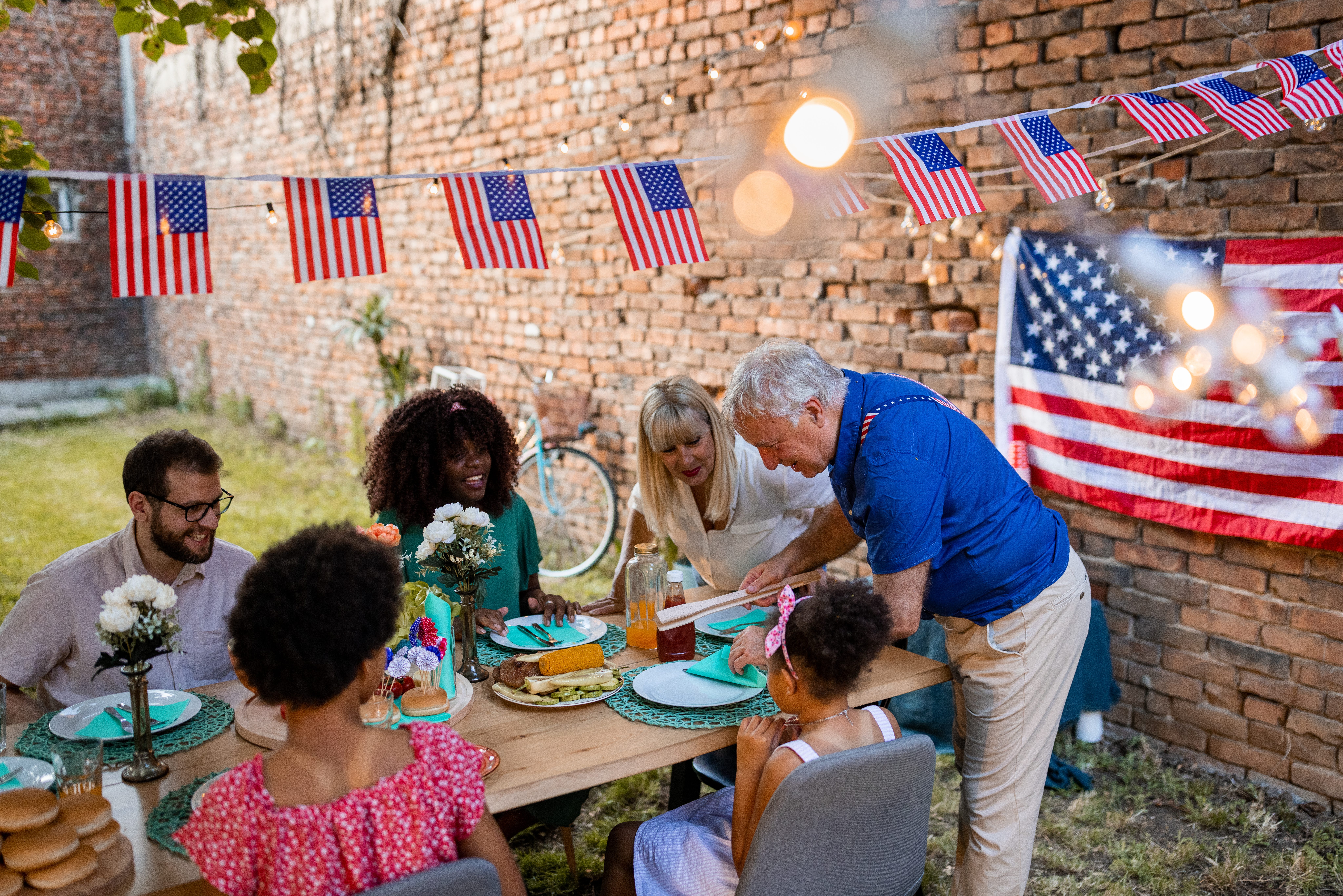 A 4th July party with 6 people around a table.
