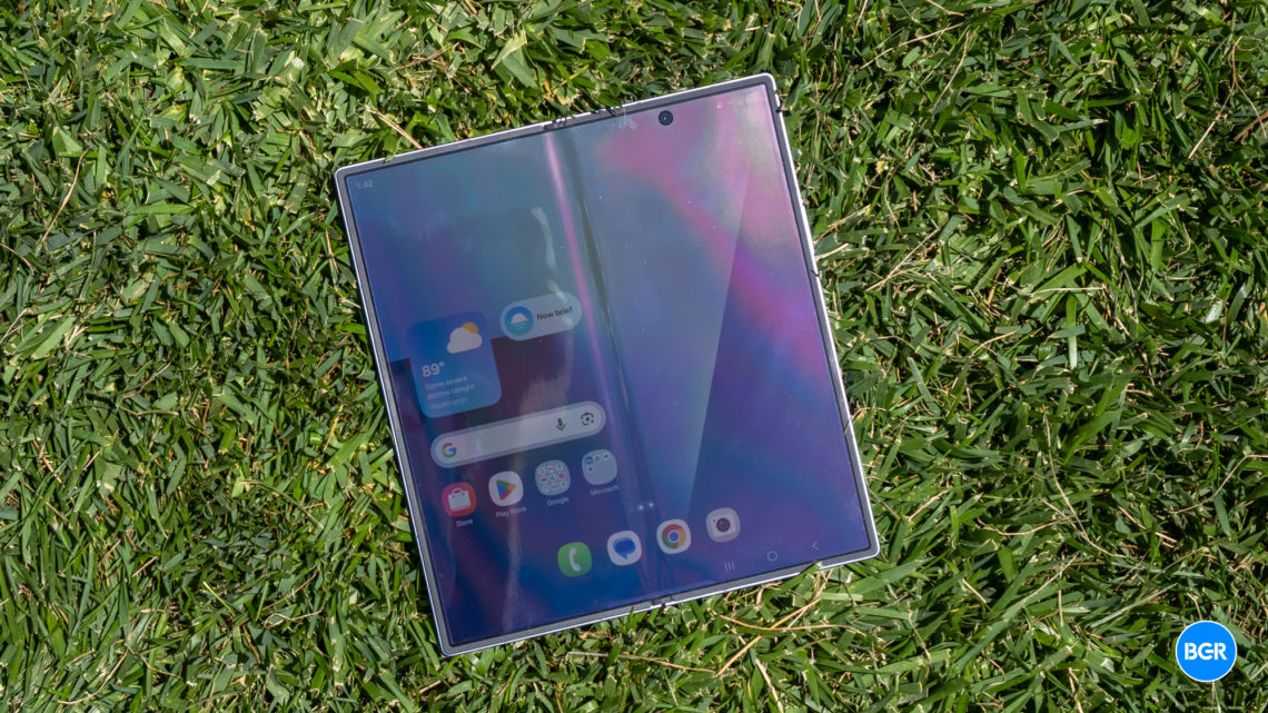 Galaxy Z Fold 8 and iPhone Fold models could ditch the crease, analyst says