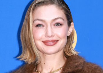 Gigi Hadid Wore A Navel-Baring Crop Top With A Cool-Girl Accessory