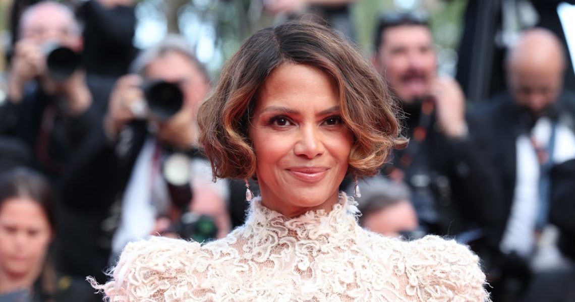 Halle Berry Wore A Strapless Bikini While Vacationing In Lake Powell