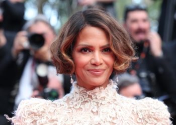 Halle Berry Wore A Strapless Bikini While Vacationing In Lake Powell