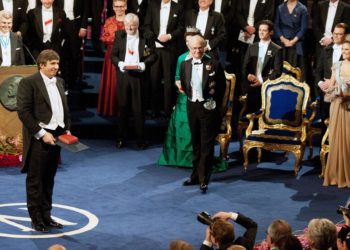 Nobel Prize-Winning Physicist Is Stripped of Dutch Citizenship