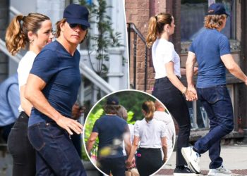 See Tom Cruise and Ana de Armas hold hands after months of dating rumors