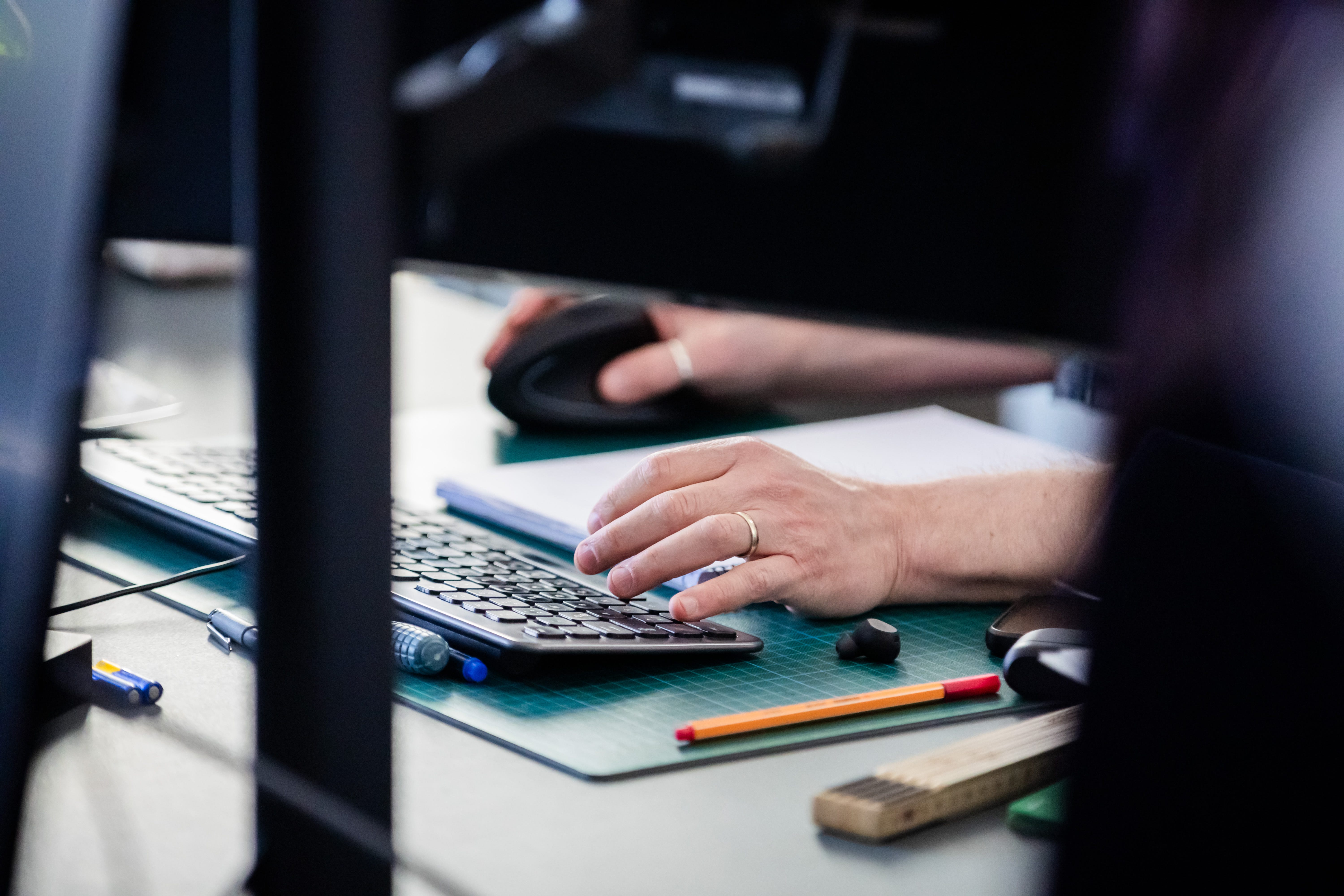 Hands on a keyboard