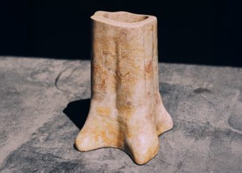 The TRUNK VASE by TABLEAU & Bloc Studios is a Sculptural Dialogue of Permanence and Impermanence