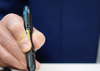 Trump Signs Orders to Close De Minimis Loophole Globally, Raise Tariffs on Brazil to 50%