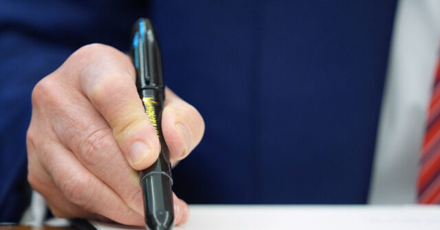 Trump Signs Orders to Close De Minimis Loophole Globally, Raise Tariffs on Brazil to 50%