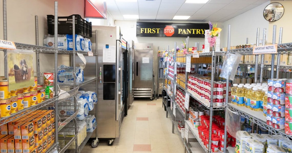 Trump’s Big Cuts Are Going to Overwhelm Food Banks With Hungry People