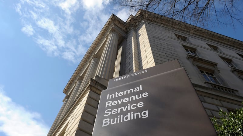 articles/2013/05/10/irs-wrong-to-target-patriots-but-also-to-let-non-profits-play-politics/130510-avlon-irs-tease-embed_hoo6eb