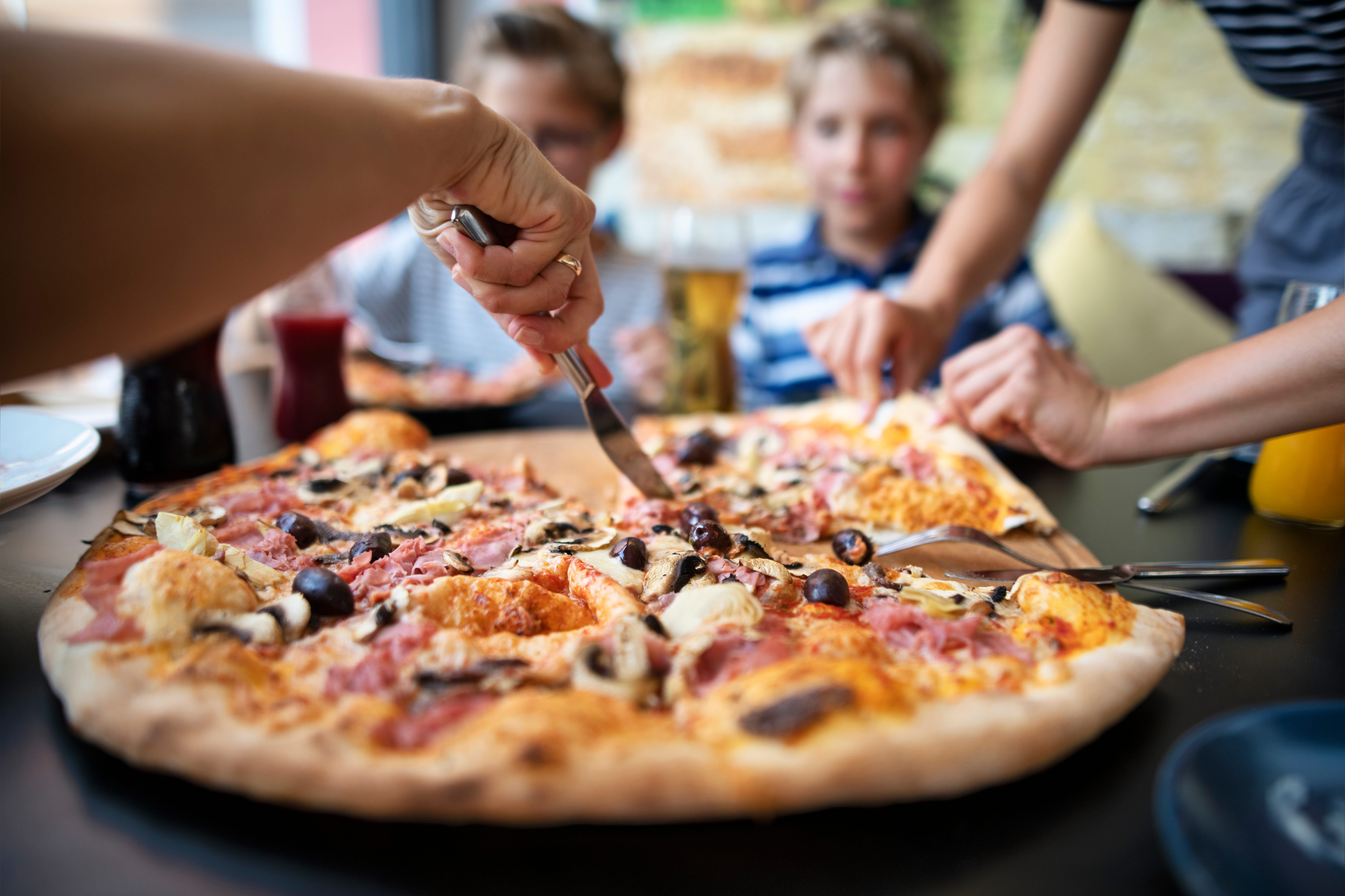 The family enjoys a pizza