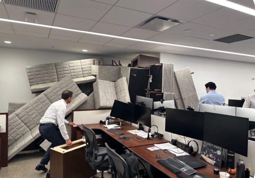 Office workers barricade inside Park Avenue building