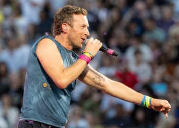Woman seen in Coldplay kiss cam video resigns from Astronomer