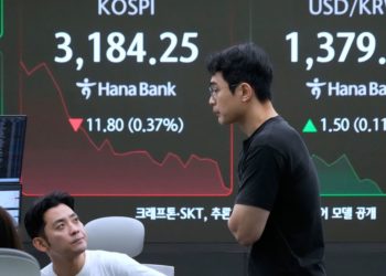 World shares advance after EU strikes trade deal with Trump