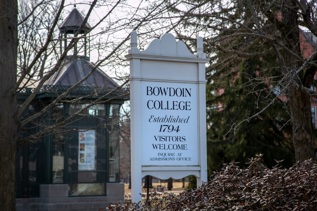 Bowdoin College sign, established 1794, welcoming visitors.